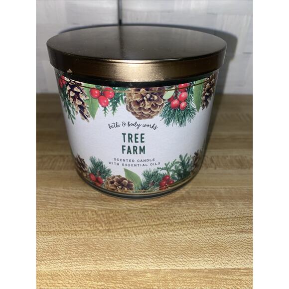 Bath & Body Works TREE FARM 3-Wick Candle 14.5 oz Pine Needle, Warm Cedar Notes - Picture 1 of 3